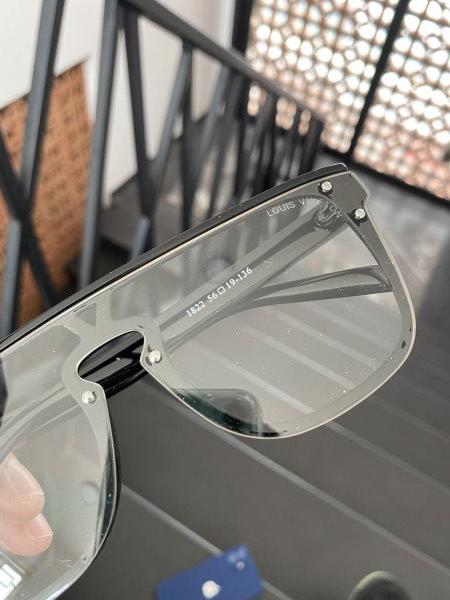 Louiis Vuitton Luxurious Black Sunglasses