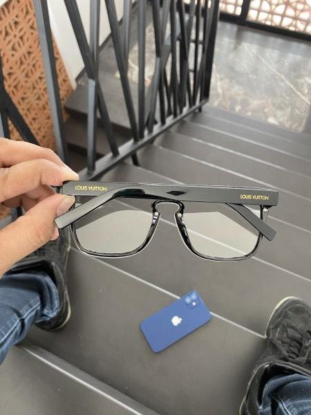 Louiis Vuitton Luxurious Black Sunglasses